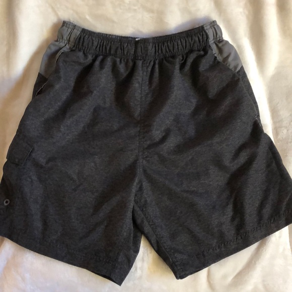 Men’s bathing suit in gray and black. - Picture 1 of 3